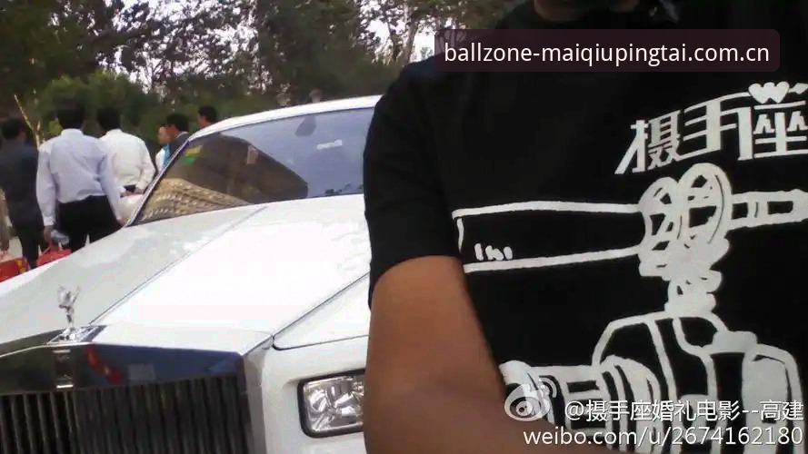 买球平台赛事数据APP教程 手机震了一下,朋友发来一串信息:“兄弟,晚上水晶宫那场,你怎么看的?”我盯着屏幕那会儿手指停在半空——不是因为犹豫,是因为我正同时开着电脑上的几家数据站,手机上还挂着另一个APP的赛事页面,脑子里的信息像散落的拼图,就是凑不成一块完整的画面。这场景在去年秋天反复上演了至少十几次。后来是林涛推荐我去试试买球平台的新版APP,他说“你先别急着吐槽,装上玩两天,不好用你骂我。”